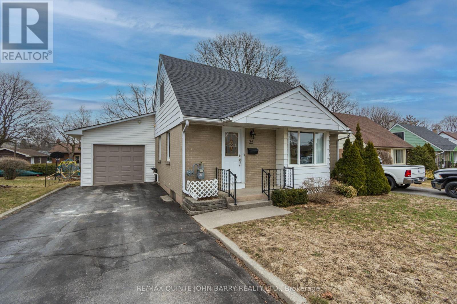 35 Fourth Avenue, Quinte West, Ontario  K8V 5N5 - Photo 1 - X12966644
