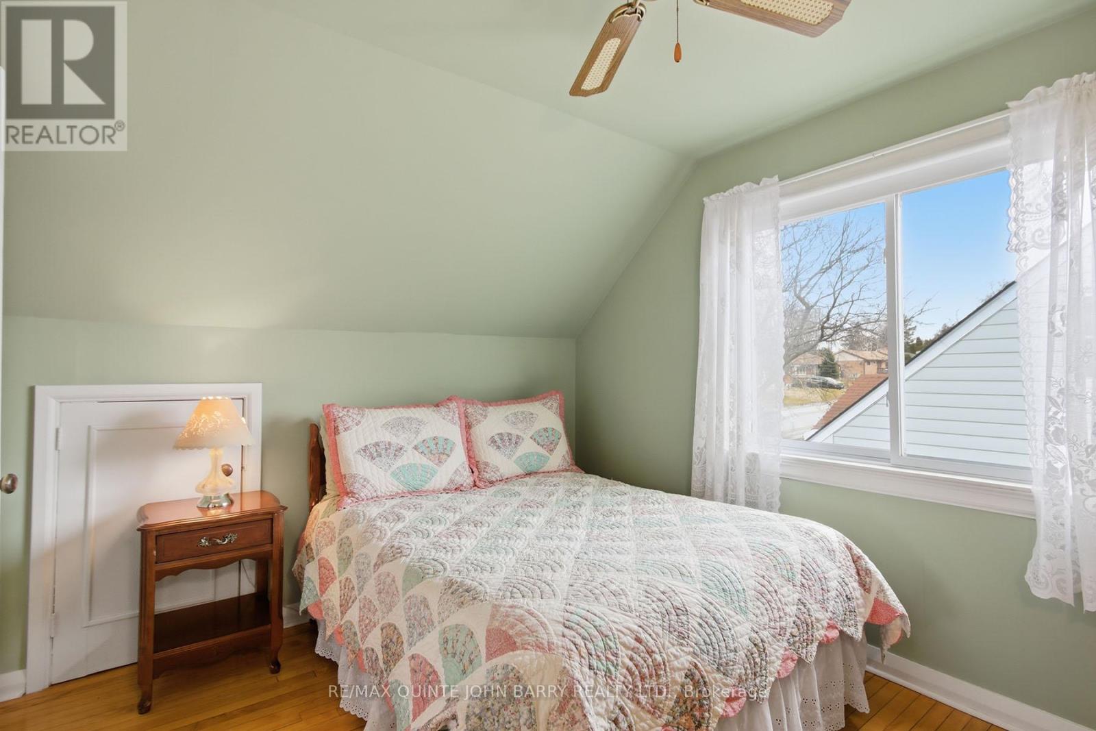 35 Fourth Avenue, Quinte West, Ontario  K8V 5N5 - Photo 17 - X12966644
