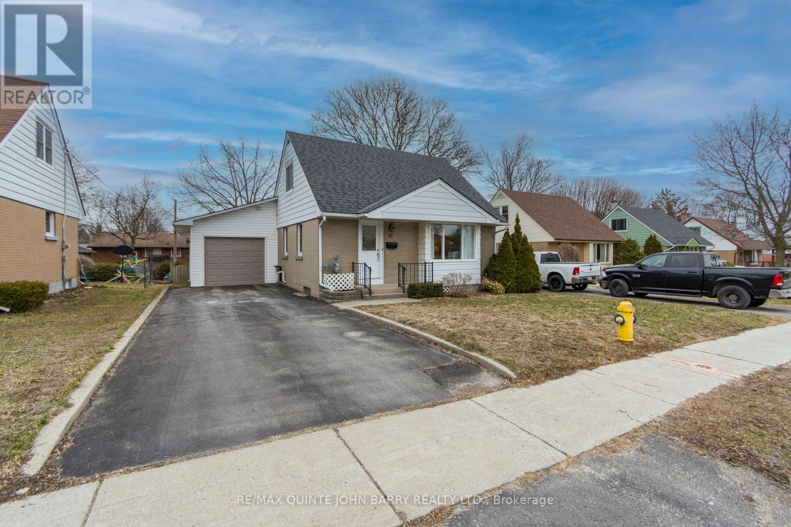 35 Fourth Avenue, Quinte West, Ontario  K8V 5N5 - Photo 3 - X12966644