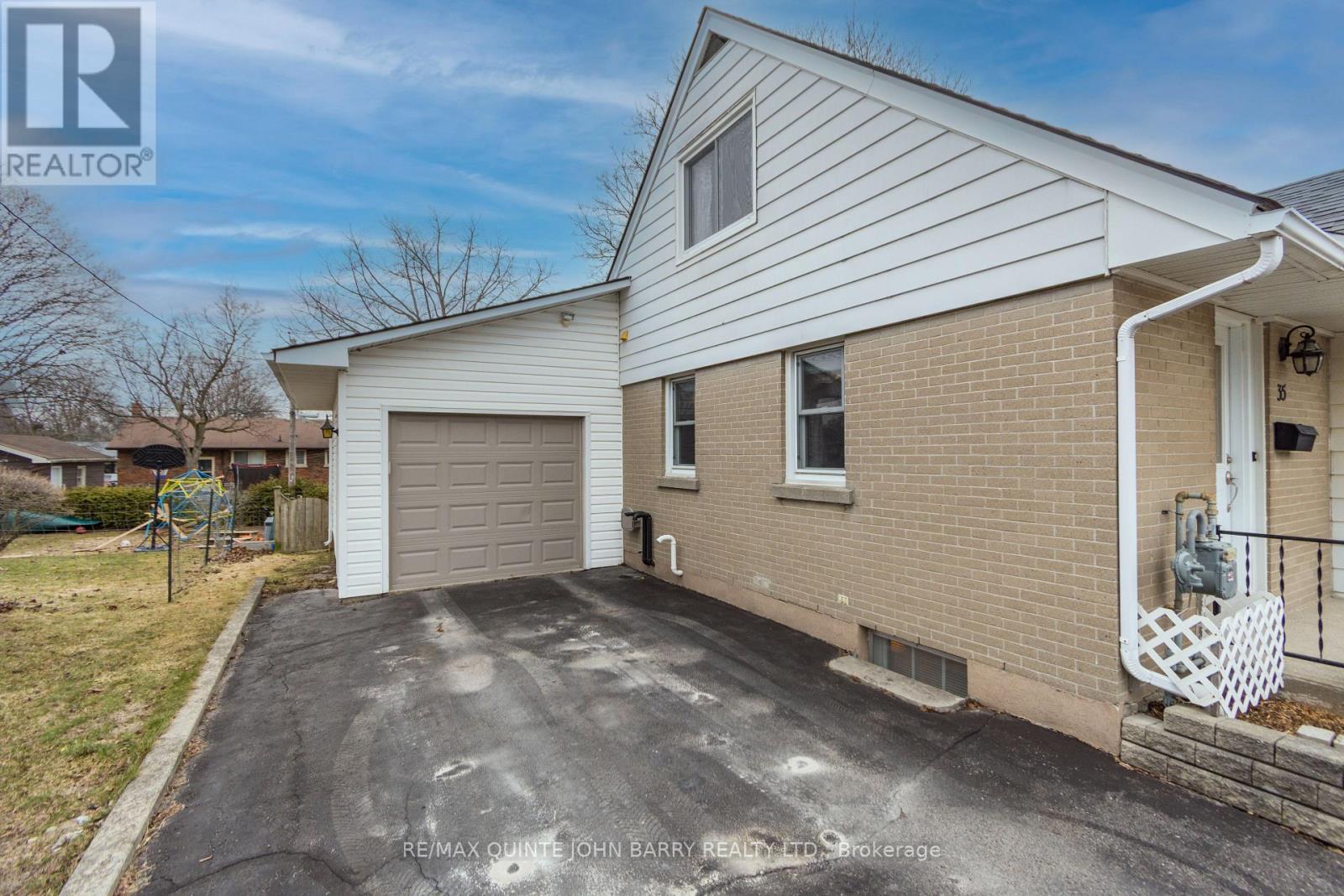 35 Fourth Avenue, Quinte West, Ontario  K8V 5N5 - Photo 4 - X12966644