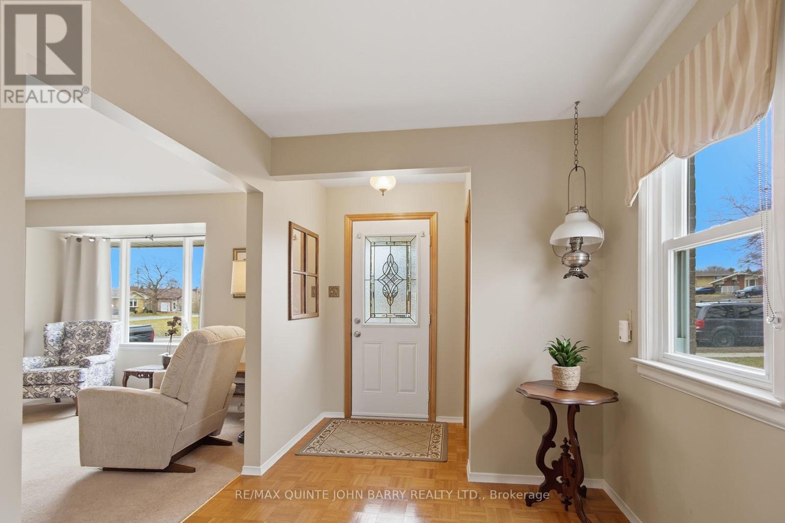 35 Fourth Avenue, Quinte West, Ontario  K8V 5N5 - Photo 5 - X12966644