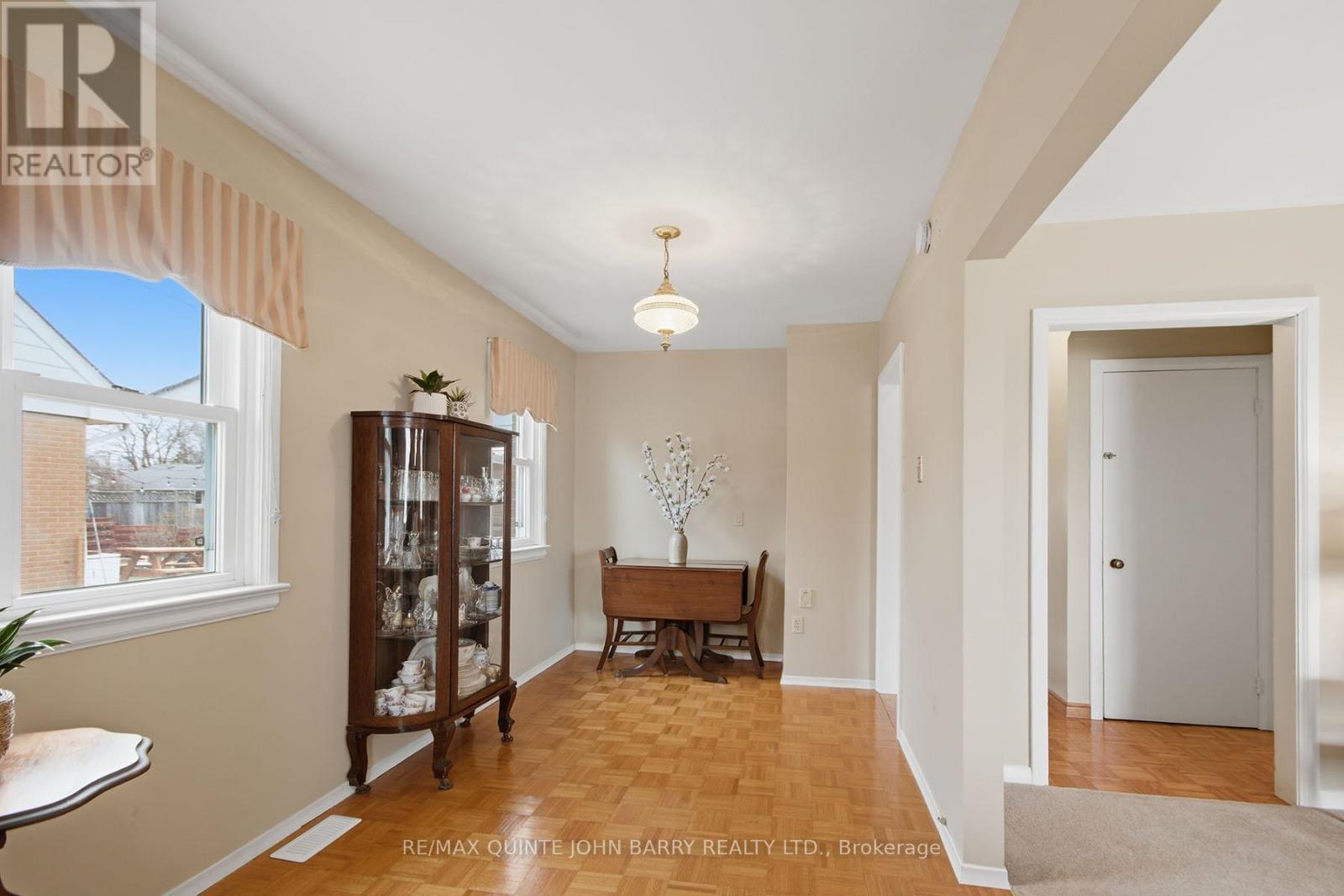 35 Fourth Avenue, Quinte West, Ontario  K8V 5N5 - Photo 6 - X12966644
