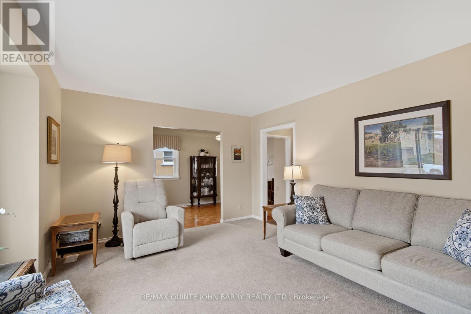 35 Fourth Avenue, Quinte West, Ontario  K8V 5N5 - Photo 9 - X12966644