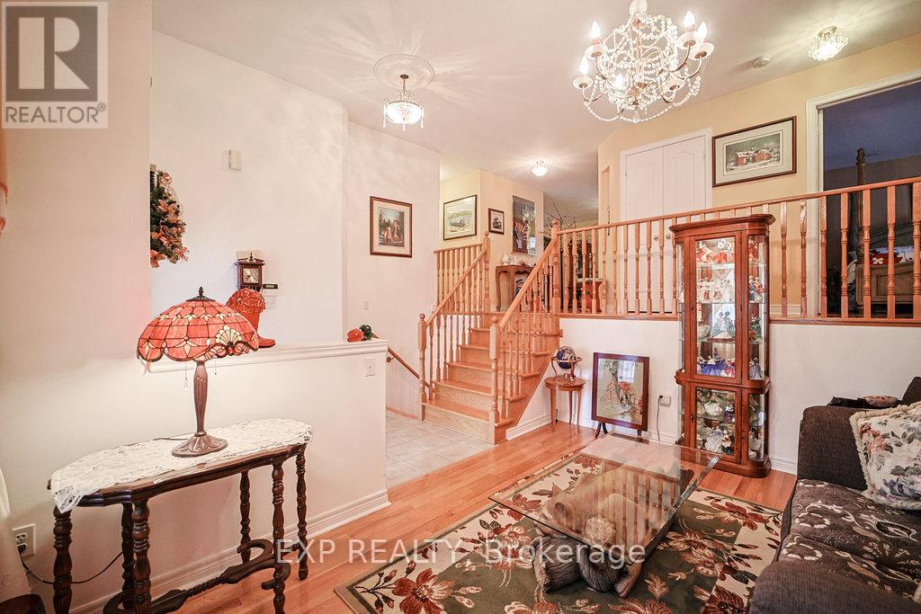 27 Green Pine Crescent, Wasaga Beach, Ontario  L9Z 1P4 - Photo 3 - S12381155