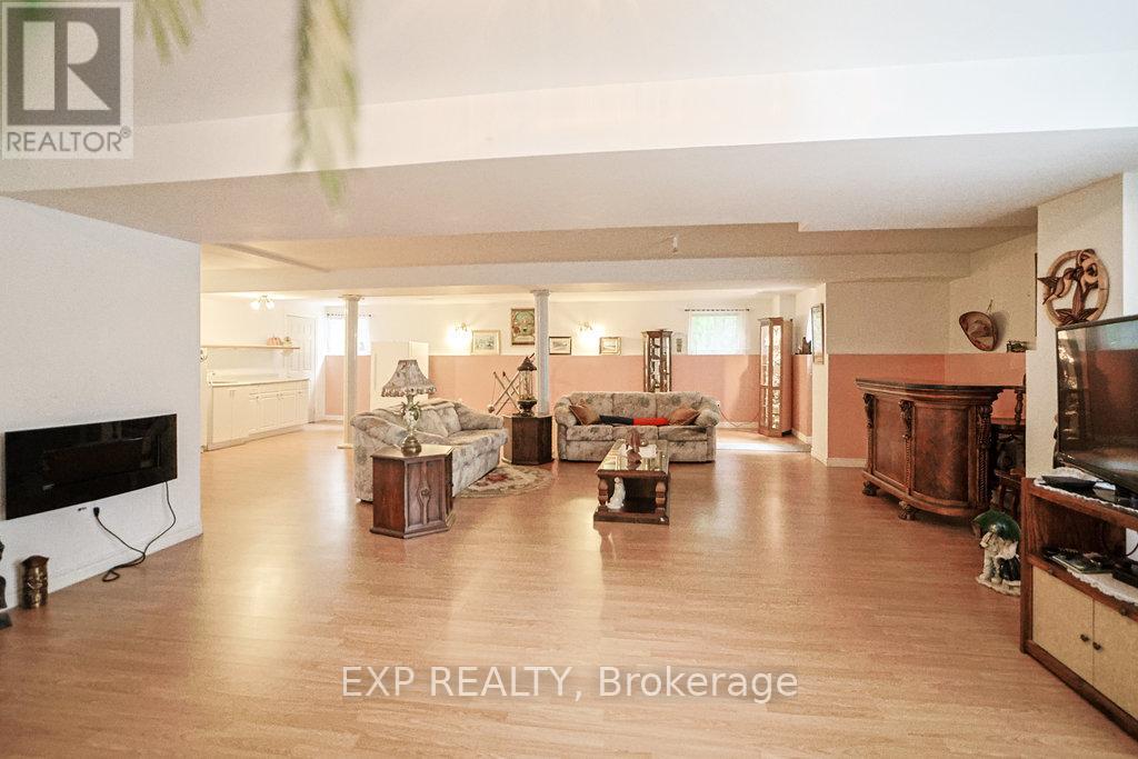 27 Green Pine Crescent, Wasaga Beach, Ontario  L9Z 1P4 - Photo 25 - S12381155