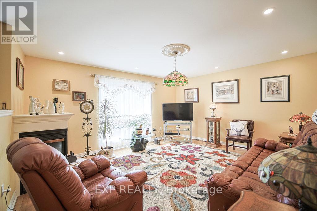 27 Green Pine Crescent, Wasaga Beach, Ontario  L9Z 1P4 - Photo 8 - S12381155