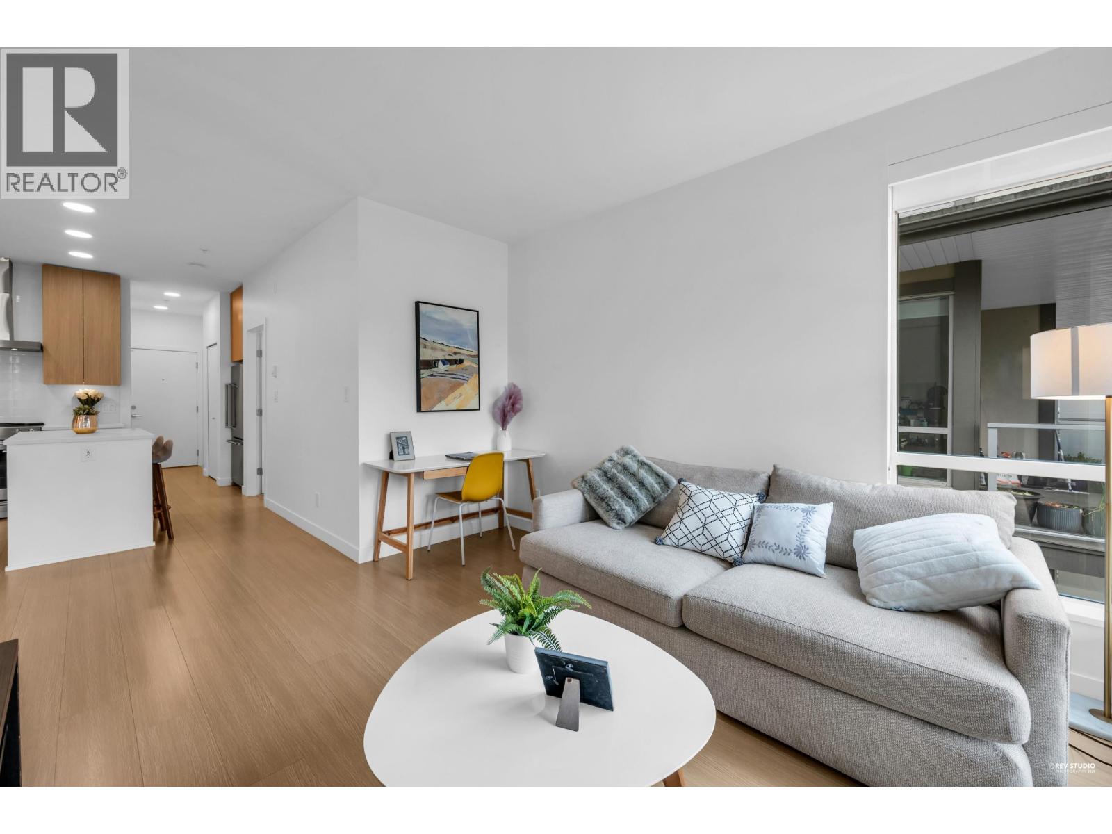 318 5460 Broadway, Burnaby, British Columbia  V5B 0B4 - Photo 4 - R3107470