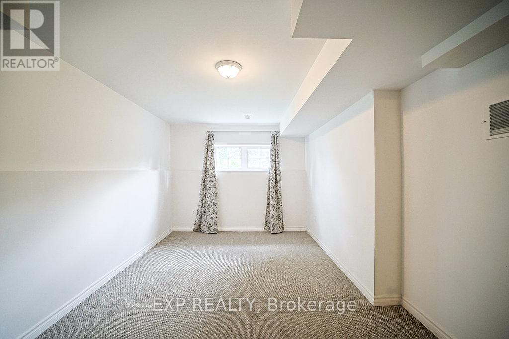 27 Green Pine Crescent, Wasaga Beach, Ontario  L9Z 1P4 - Photo 13 - S12381155