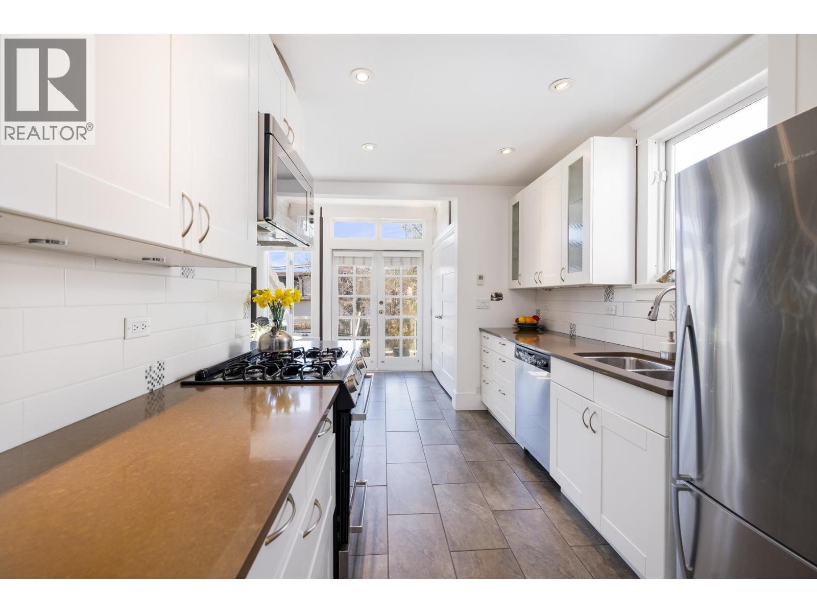 4491 Harriet Street, Vancouver, British Columbia  V5V 4K4 - Photo 6 - R3107462