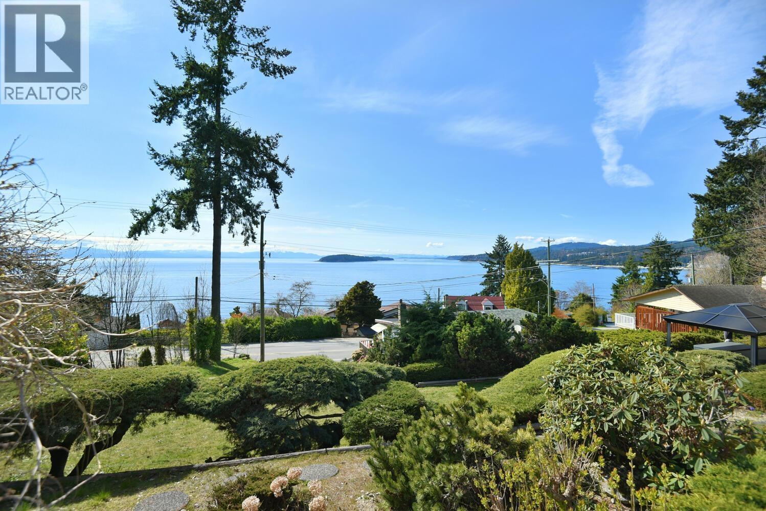 5218 SUNSHINE COAST HIGHWAY, Sechelt, British Columbia