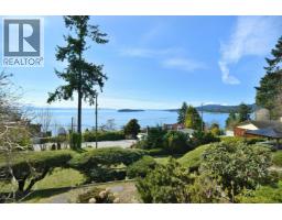 5218 SUNSHINE COAST HIGHWAY, Sechelt, British Columbia