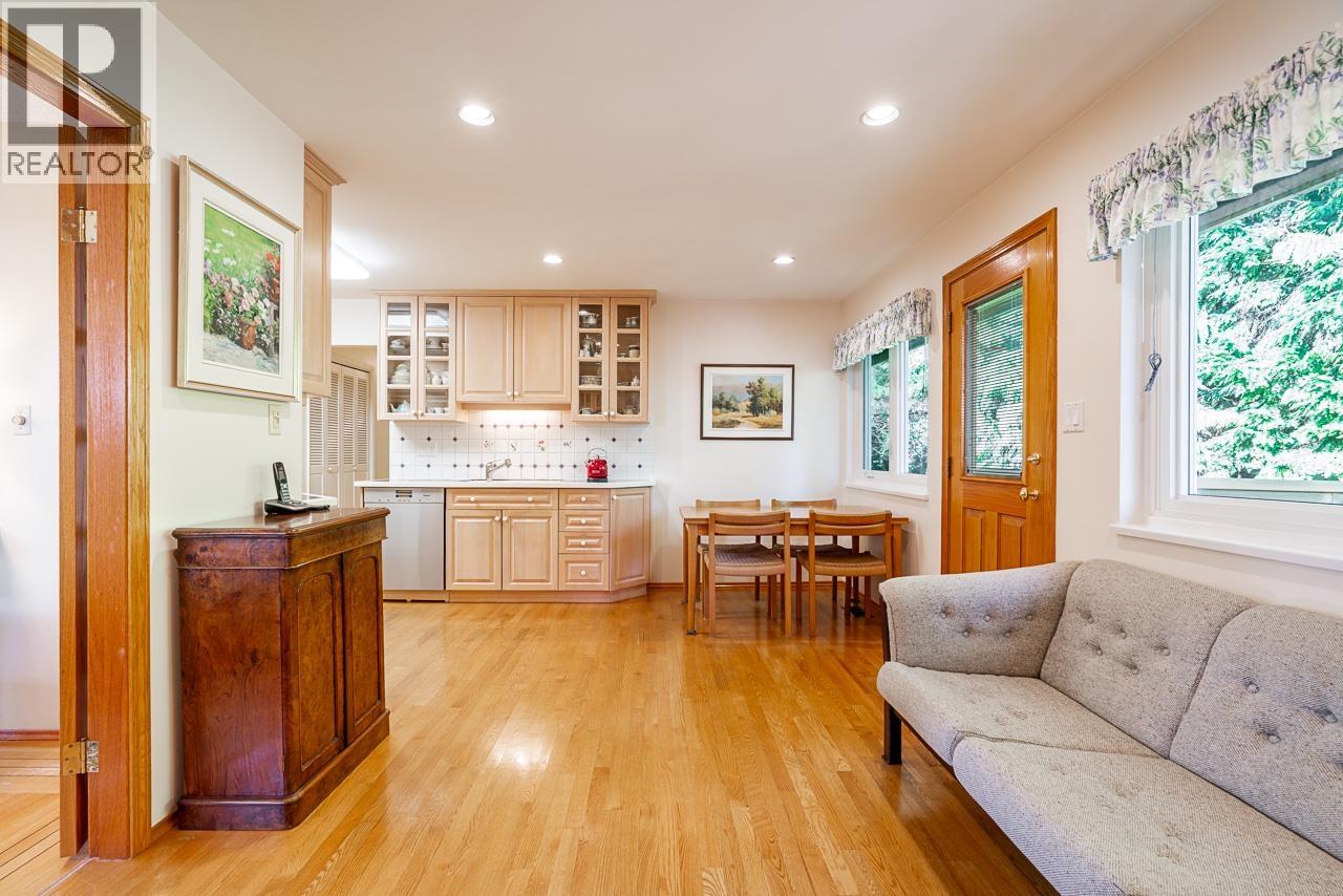 4651 Valley Road, North Vancouver, British Columbia  V7K 2M1 - Photo 13 - R3107550