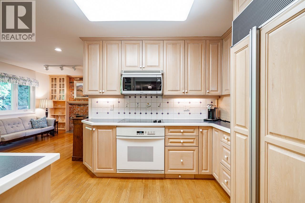 4651 Valley Road, North Vancouver, British Columbia  V7K 2M1 - Photo 16 - R3107550