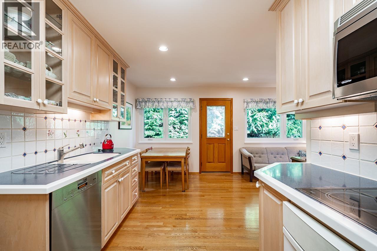 4651 Valley Road, North Vancouver, British Columbia  V7K 2M1 - Photo 17 - R3107550
