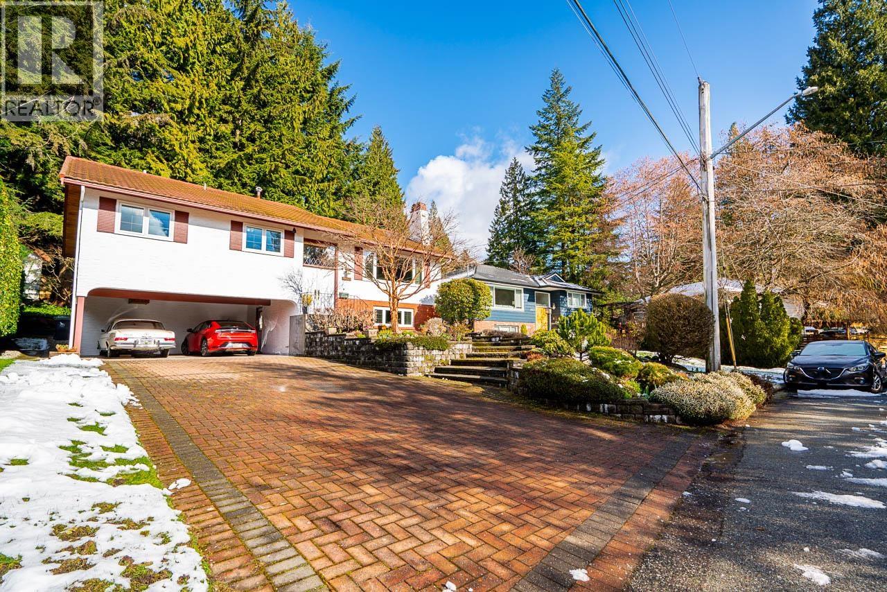 4651 Valley Road, North Vancouver, British Columbia  V7K 2M1 - Photo 3 - R3107550