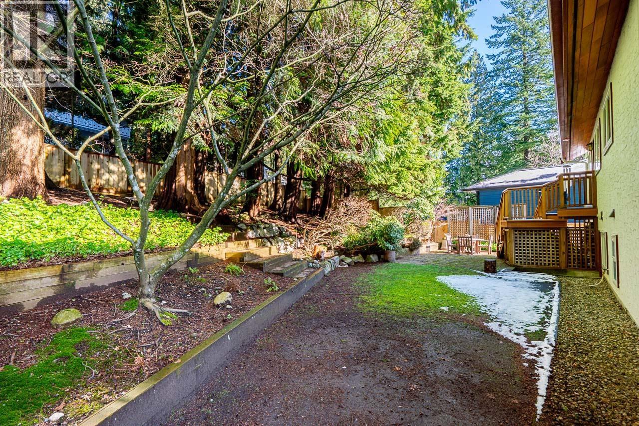 4651 Valley Road, North Vancouver, British Columbia  V7K 2M1 - Photo 39 - R3107550