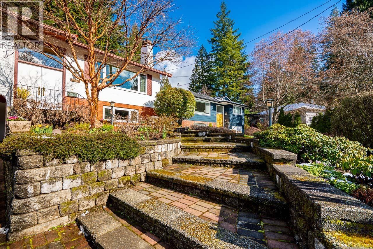 4651 Valley Road, North Vancouver, British Columbia  V7K 2M1 - Photo 4 - R3107550