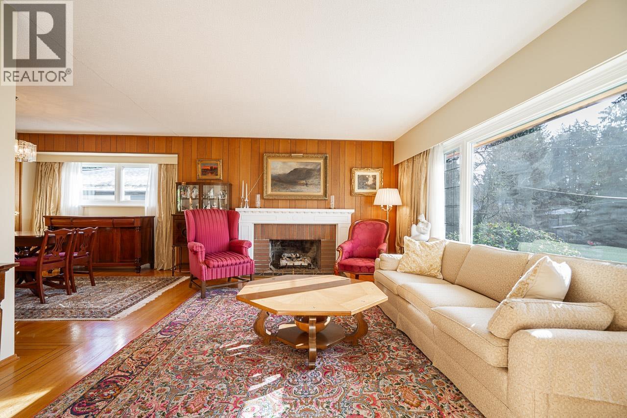 4651 Valley Road, North Vancouver, British Columbia  V7K 2M1 - Photo 5 - R3107550