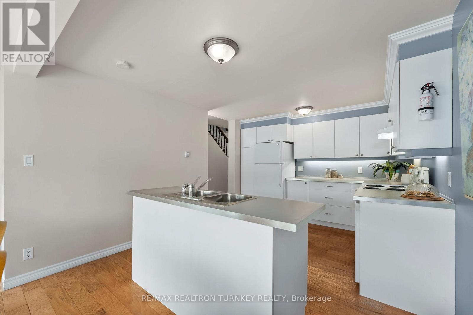 15 North Water Street, Kawartha Lakes, Ontario  K0M 1K0 - Photo 13 - X12663922