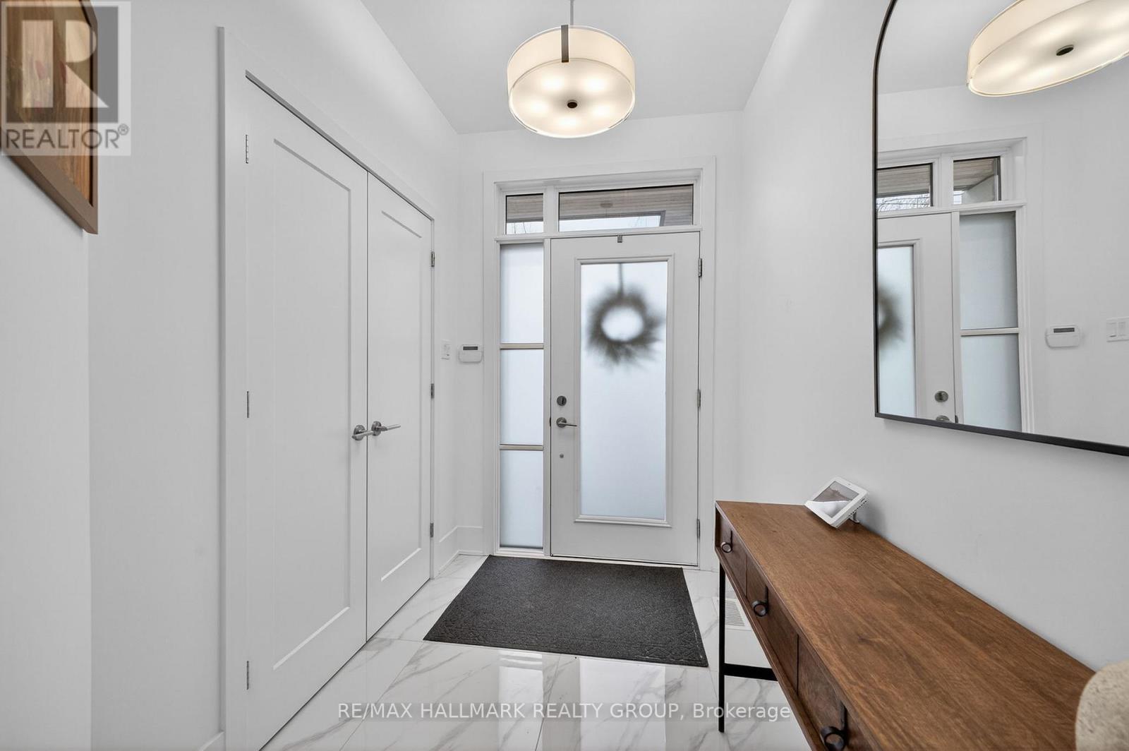 261 Avondale Avenue, Ottawa, Ontario  K1Z 7G7 - Photo 2 - X12966674