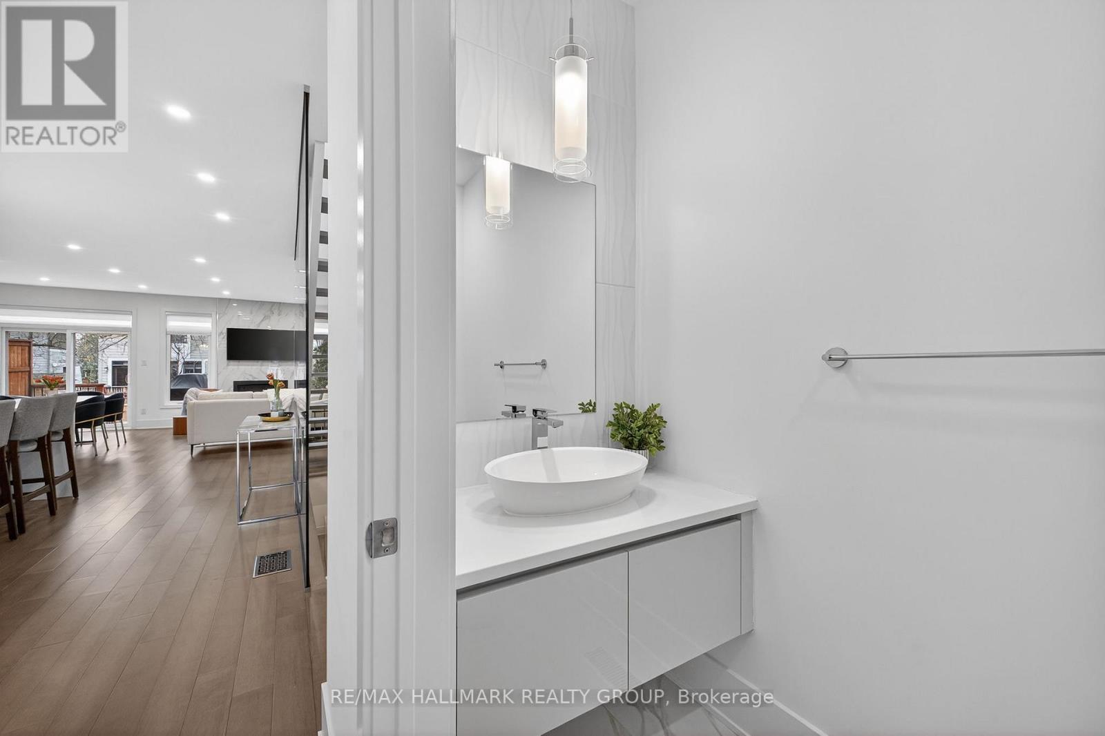 261 Avondale Avenue, Ottawa, Ontario  K1Z 7G7 - Photo 3 - X12966674