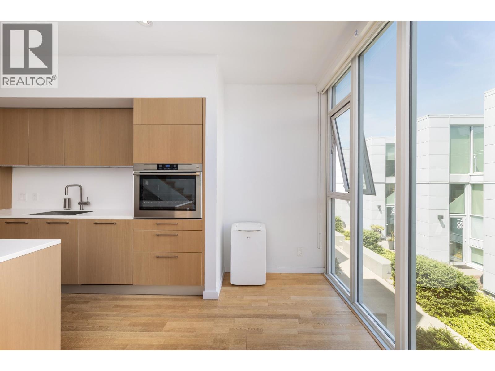 2216 Willow Street, Vancouver, British Columbia  V5Z 0C8 - Photo 3 - R3107468