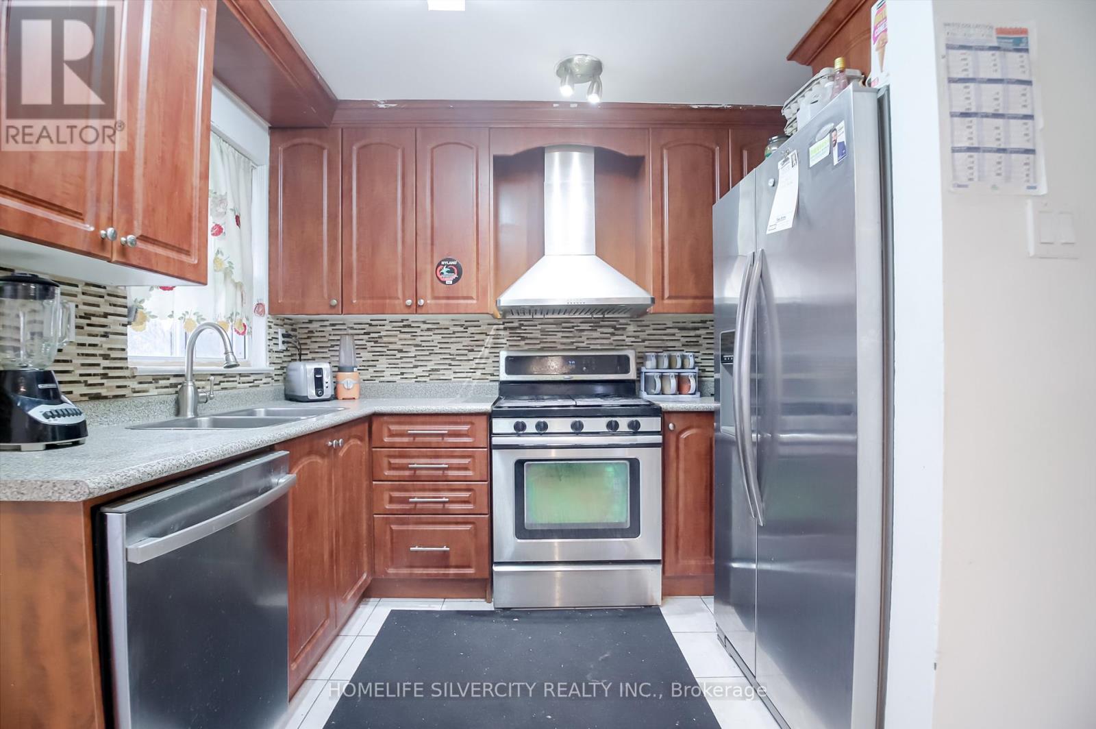 10 Coppermill Drive, Toronto, Ontario  M9W 3Z3 - Photo 16 - W12950822