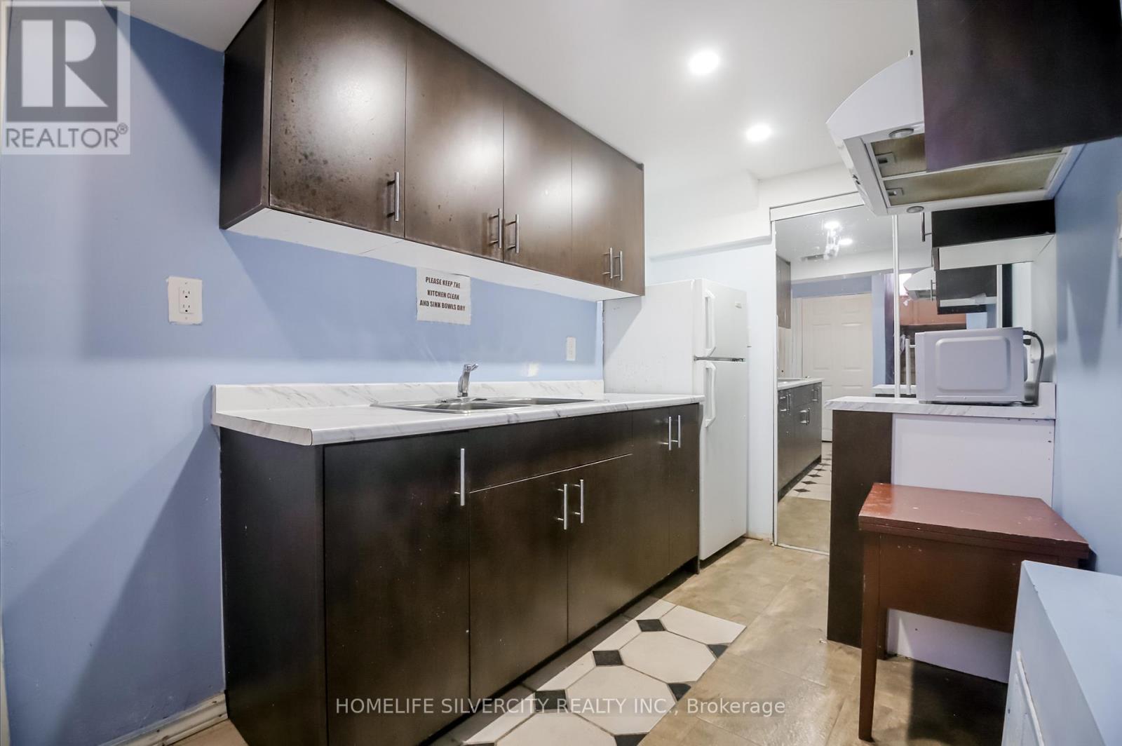 10 Coppermill Drive, Toronto, Ontario  M9W 3Z3 - Photo 25 - W12950822