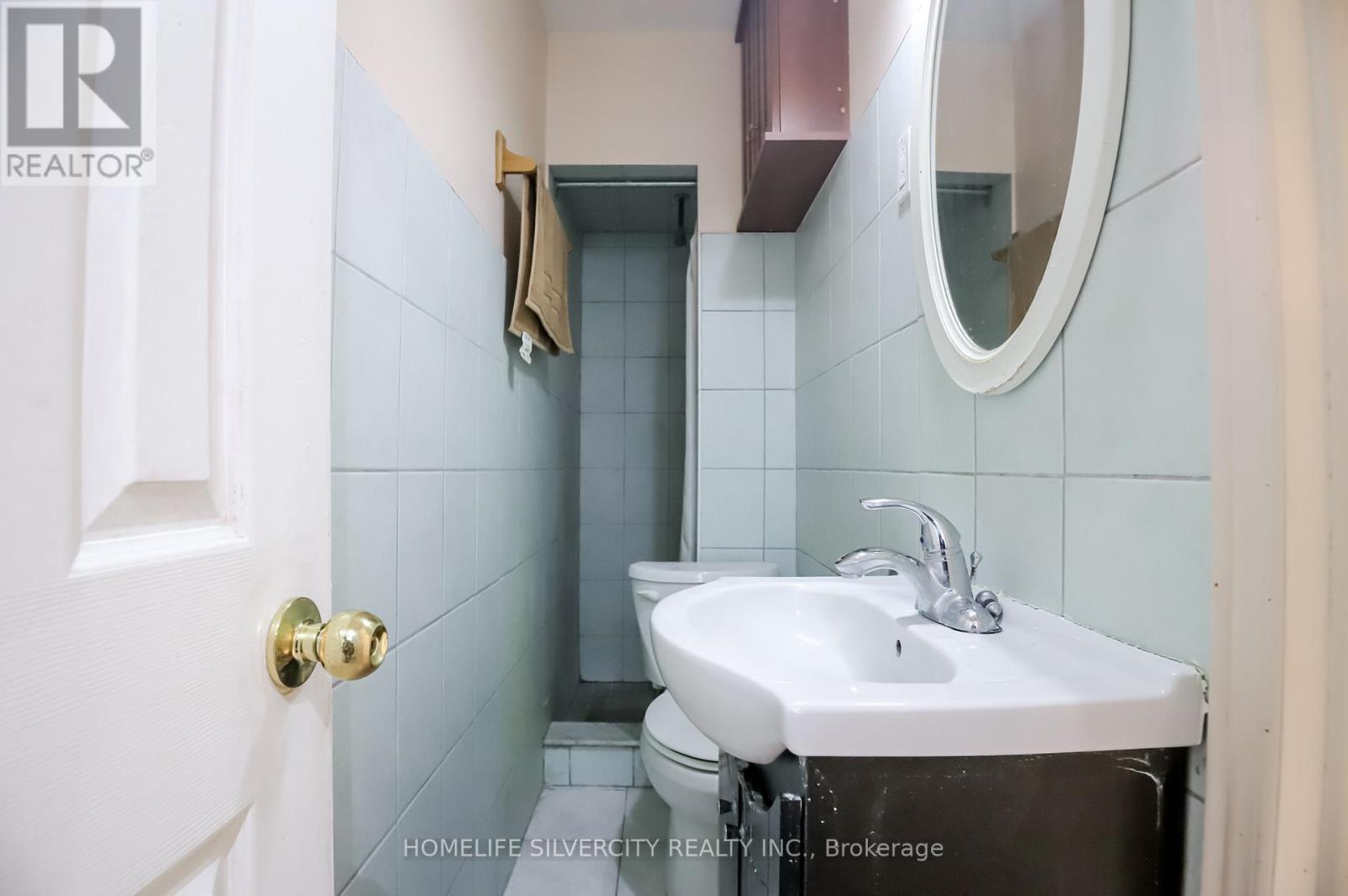 10 Coppermill Drive, Toronto, Ontario  M9W 3Z3 - Photo 7 - W12950822