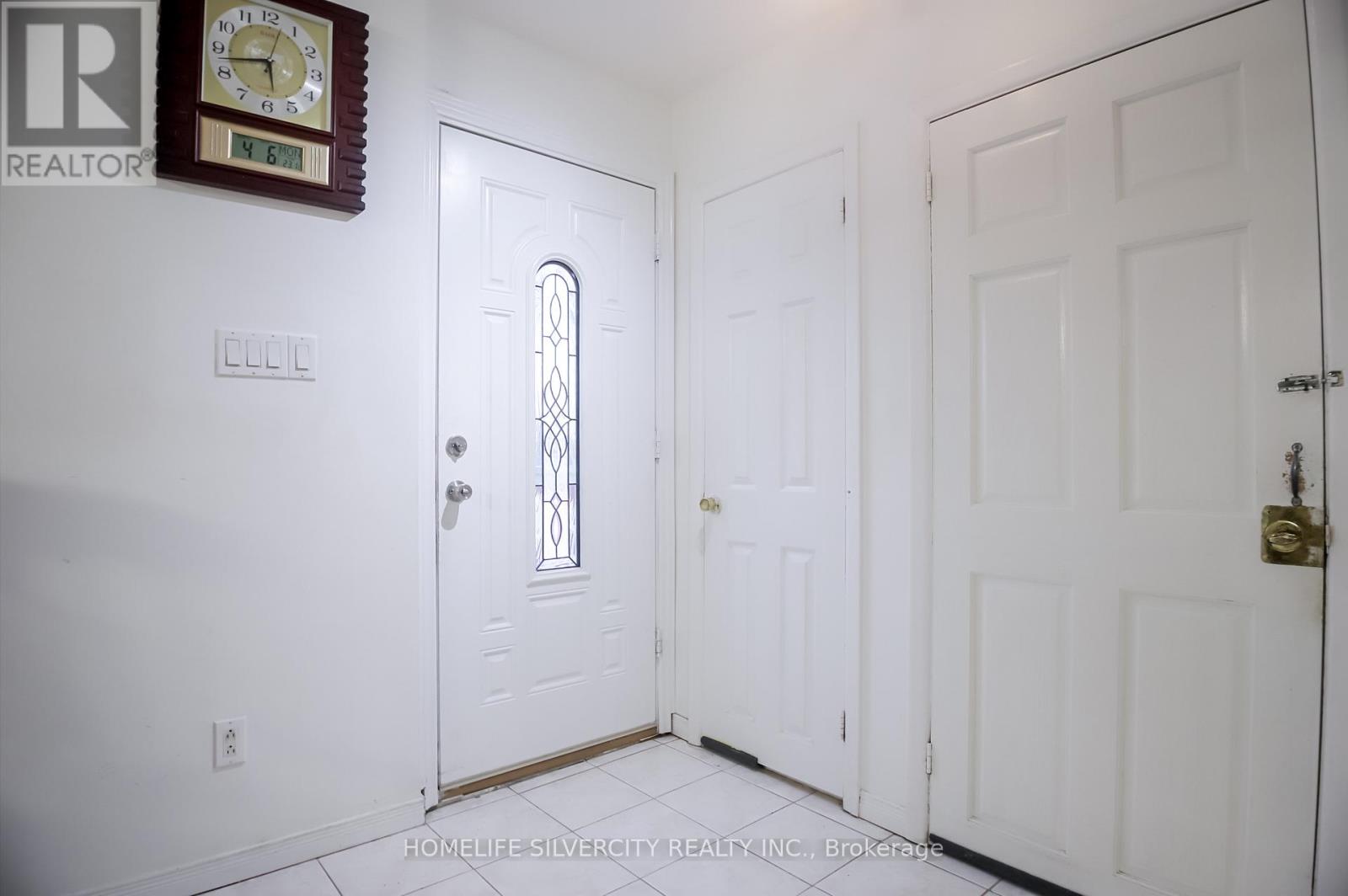 10 Coppermill Drive, Toronto, Ontario  M9W 3Z3 - Photo 5 - W12950822