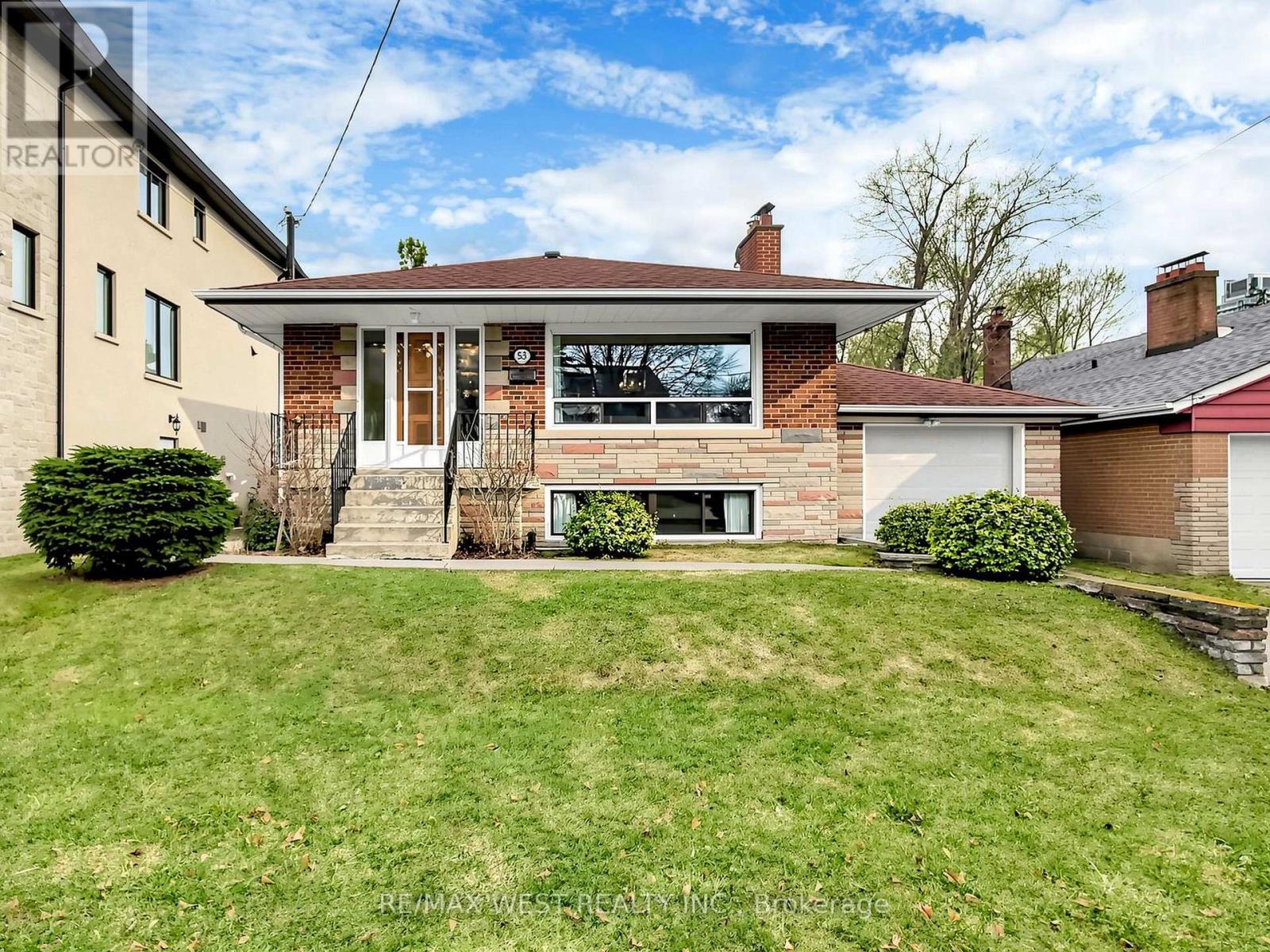 53 Wedgewood Drive, Toronto, Ontario  M2M 2H4 - Photo 2 - C12966642