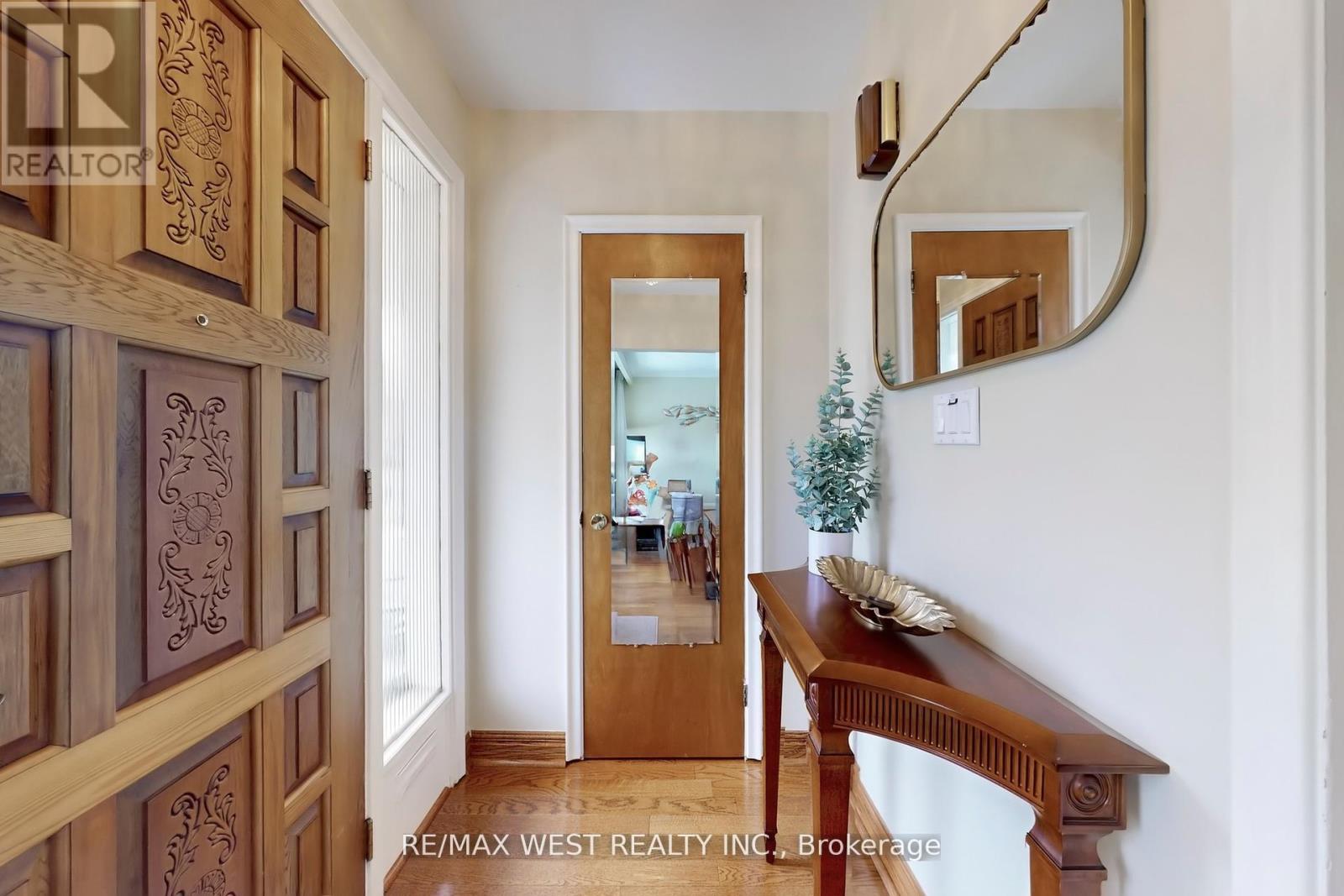 53 Wedgewood Drive, Toronto, Ontario  M2M 2H4 - Photo 3 - C12966642