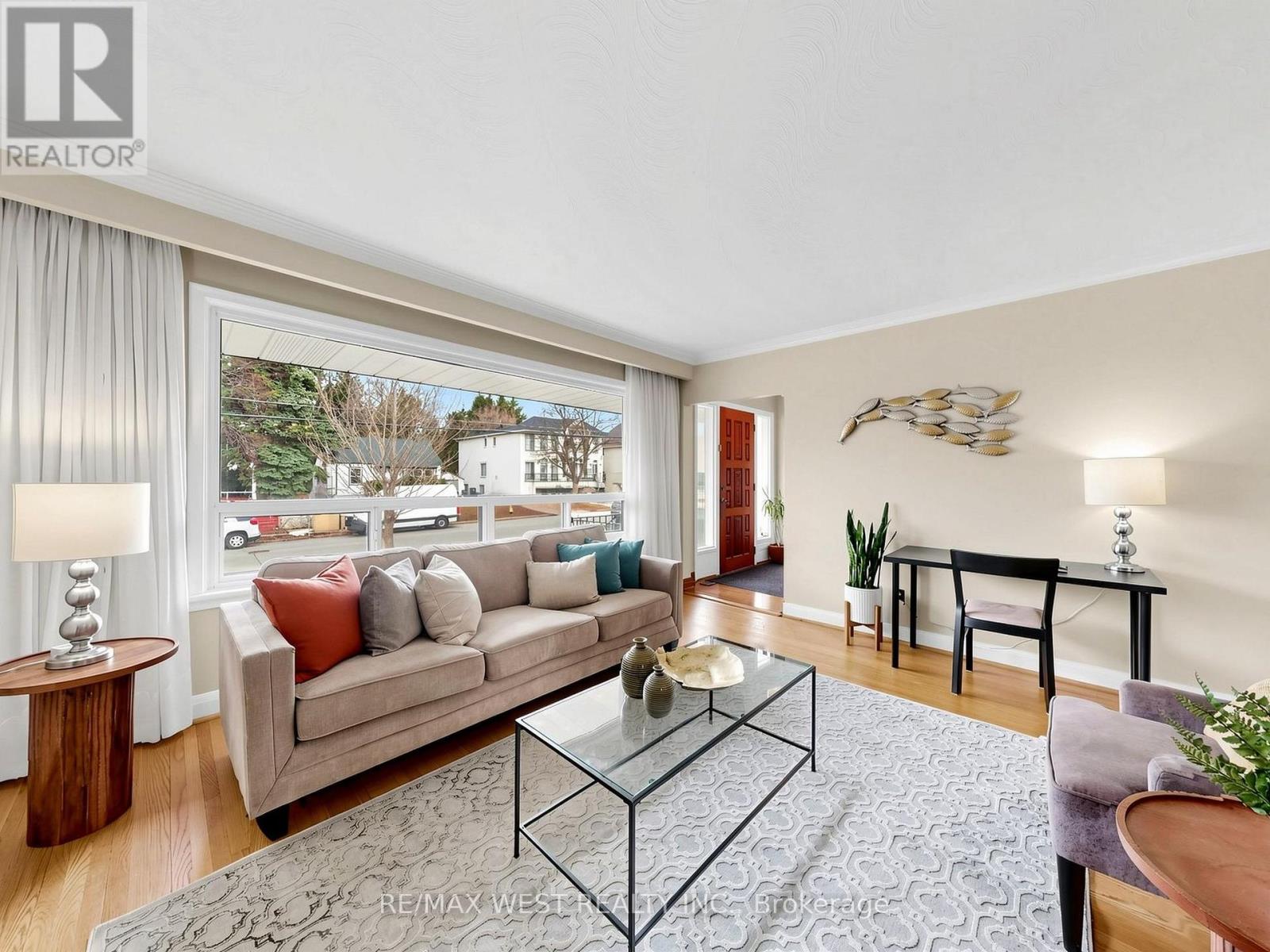 53 Wedgewood Drive, Toronto, Ontario  M2M 2H4 - Photo 4 - C12966642