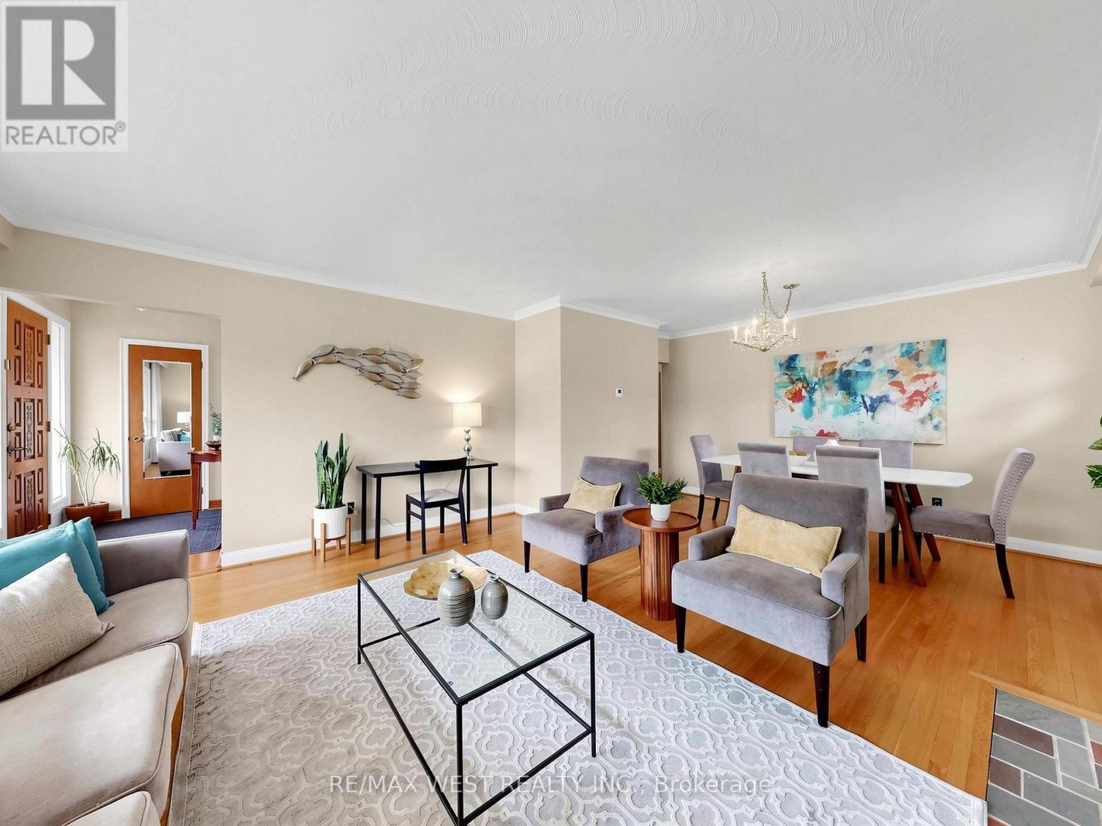 53 Wedgewood Drive, Toronto, Ontario  M2M 2H4 - Photo 7 - C12966642