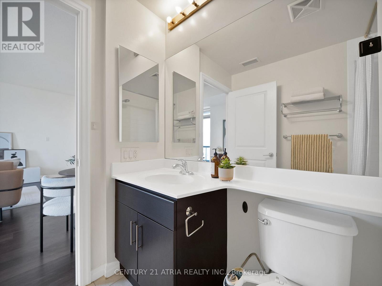 1801 - 30 Herons Hill Way, Toronto, Ontario  M2J 0A7 - Photo 9 - C12966664