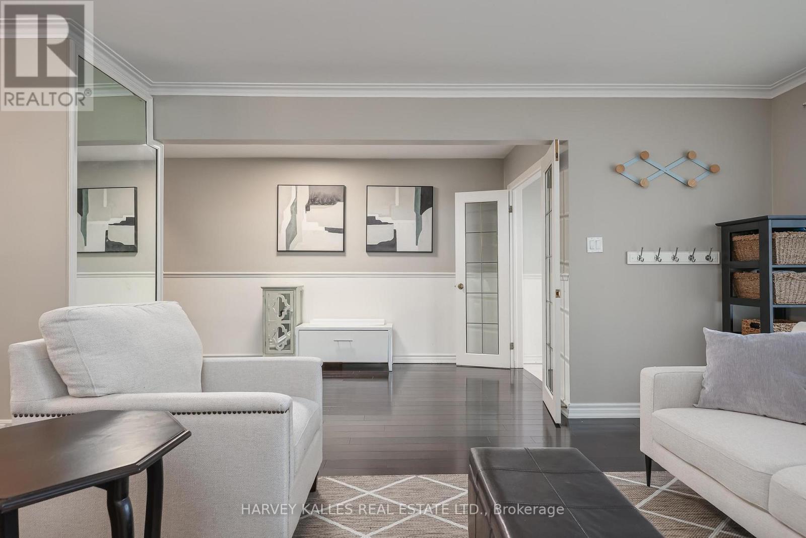 29 Rockland Drive, Toronto, Ontario  M2M 2Y8 - Photo 6 - C12966700