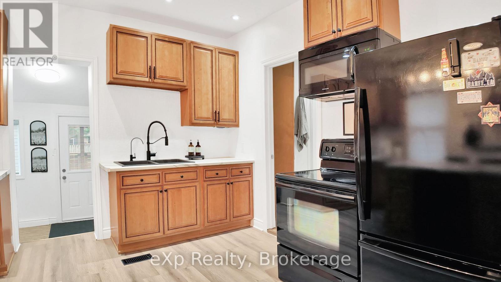 588 12th Avenue, Hanover, Ontario  N4N 2V6 - Photo 12 - X12952302