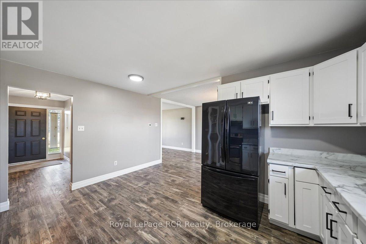 883 30th Street W, Georgian Bluffs, Ontario N4K 6V5 - Photo 11 - X12966186