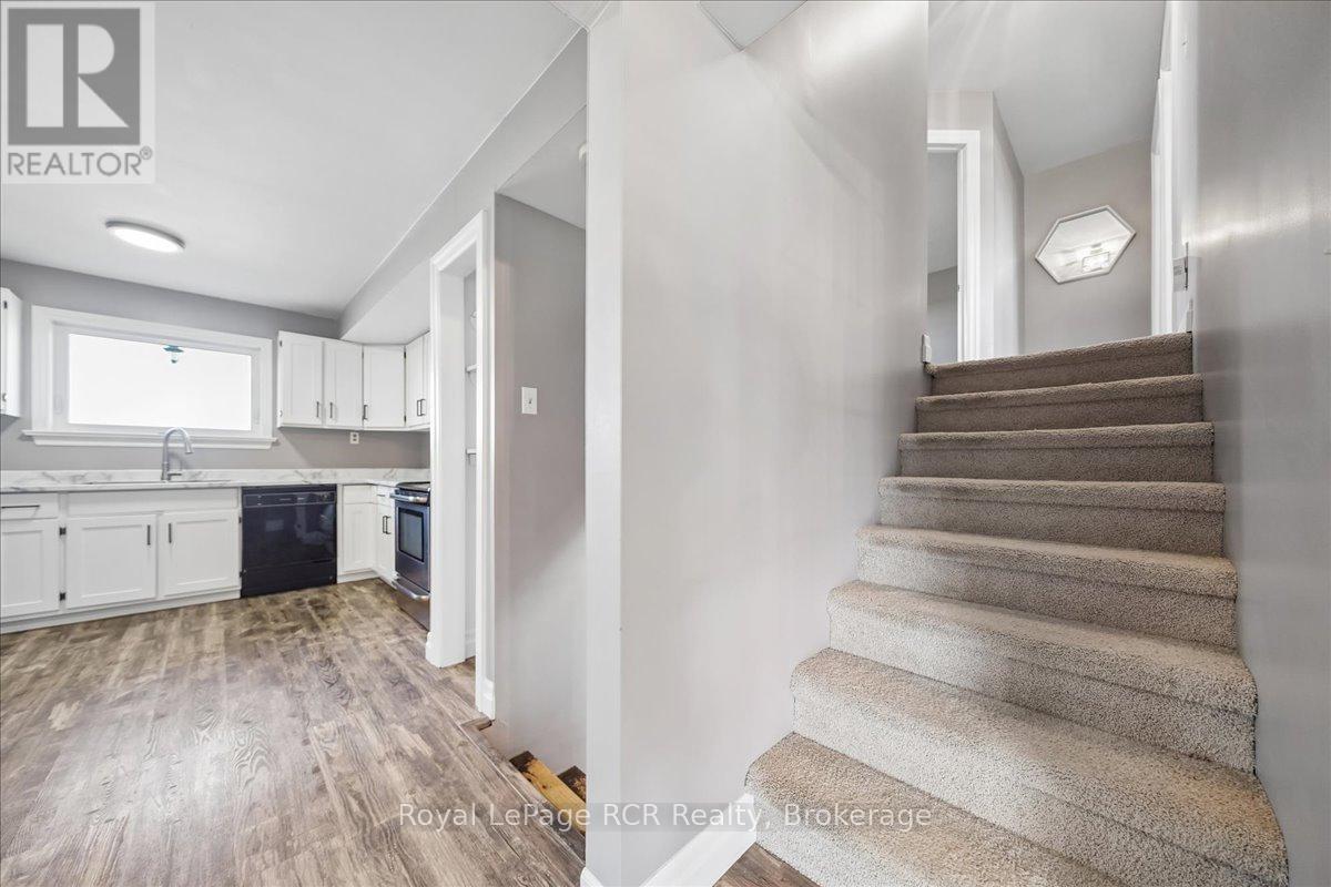 883 30th Street W, Georgian Bluffs, Ontario N4K 6V5 - Photo 17 - X12966186