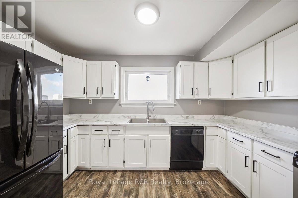 883 30th Street W, Georgian Bluffs, Ontario N4K 6V5 - Photo 13 - X12966186