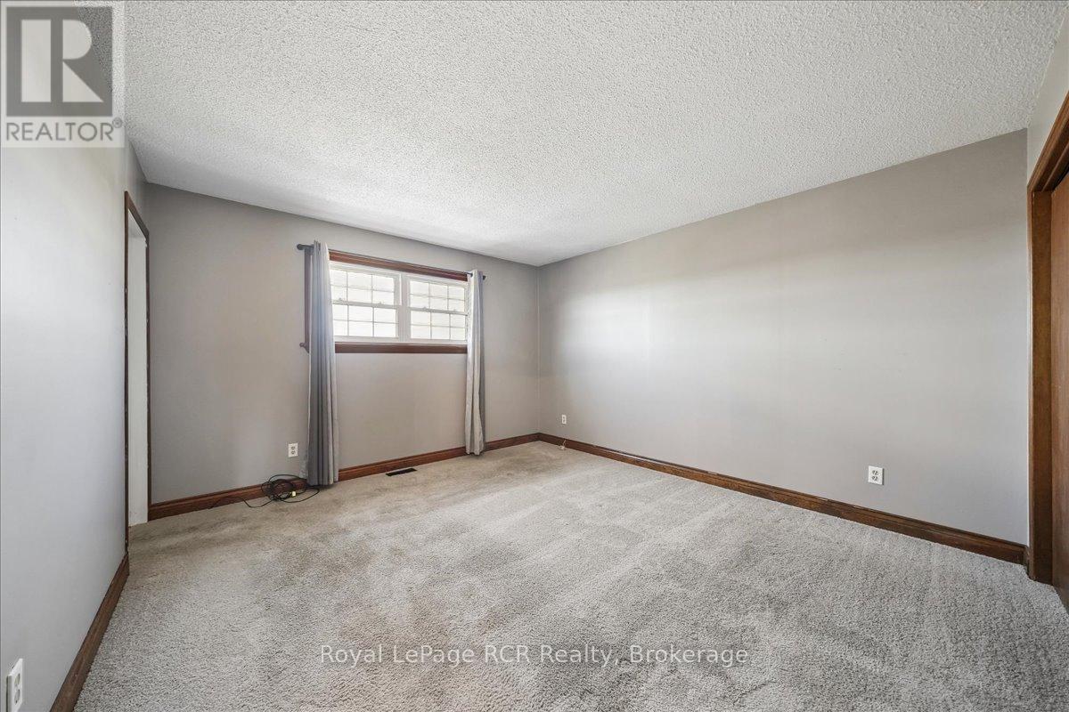 883 30th Street W, Georgian Bluffs, Ontario N4K 6V5 - Photo 20 - X12966186