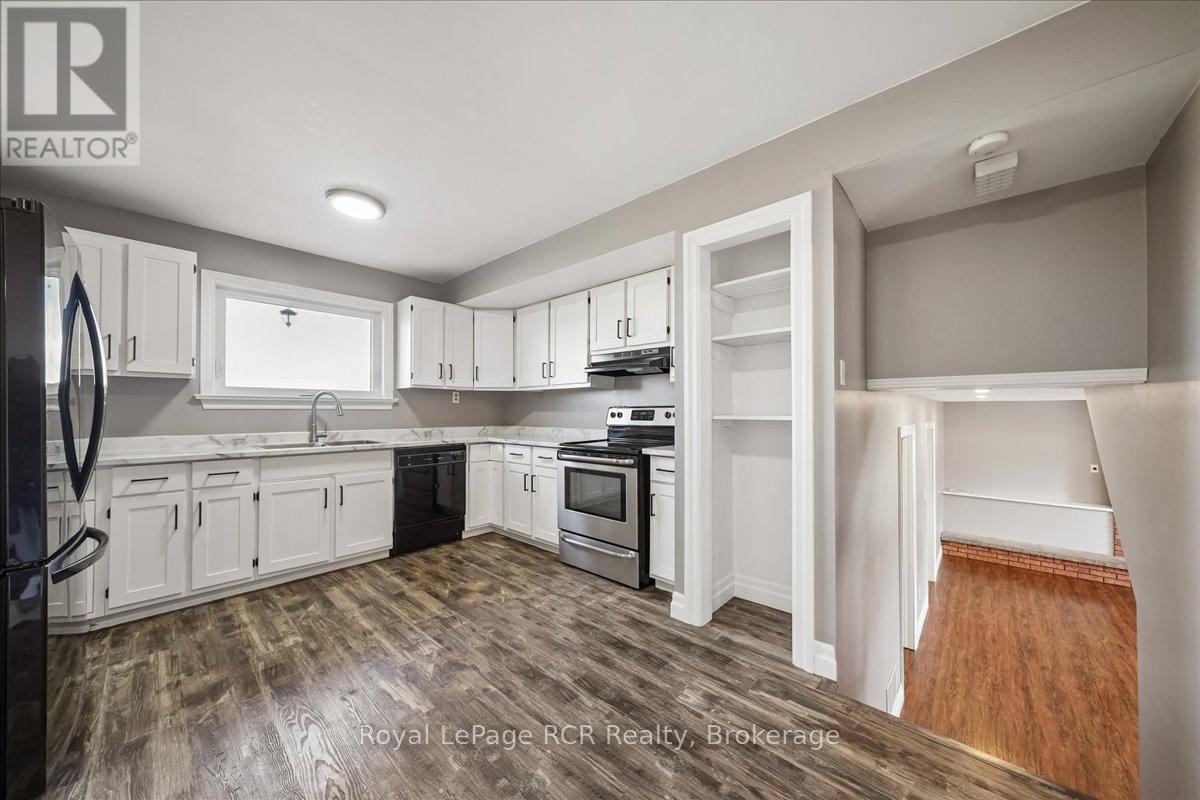 883 30th Street W, Georgian Bluffs, Ontario N4K 6V5 - Photo 15 - X12966186