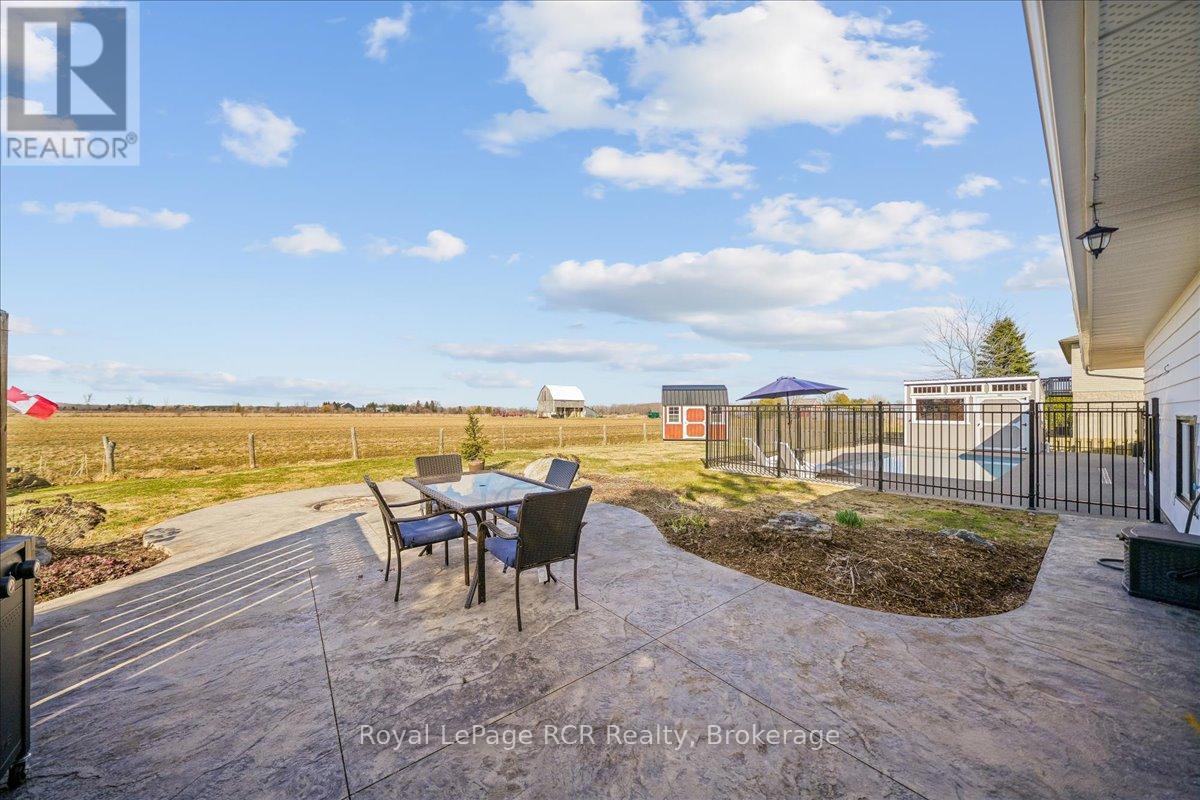 883 30th Street W, Georgian Bluffs, Ontario N4K 6V5 - Photo 39 - X12966186