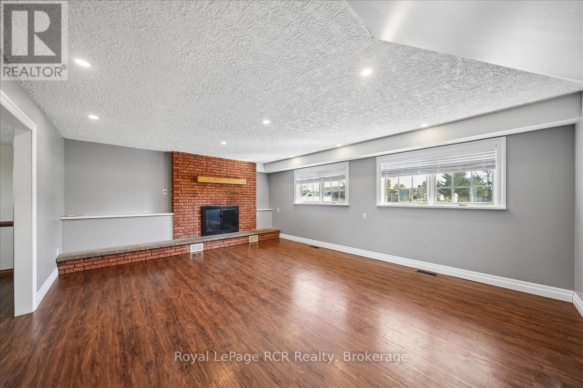 883 30th Street W, Georgian Bluffs, Ontario N4K 6V5 - Photo 31 - X12966186