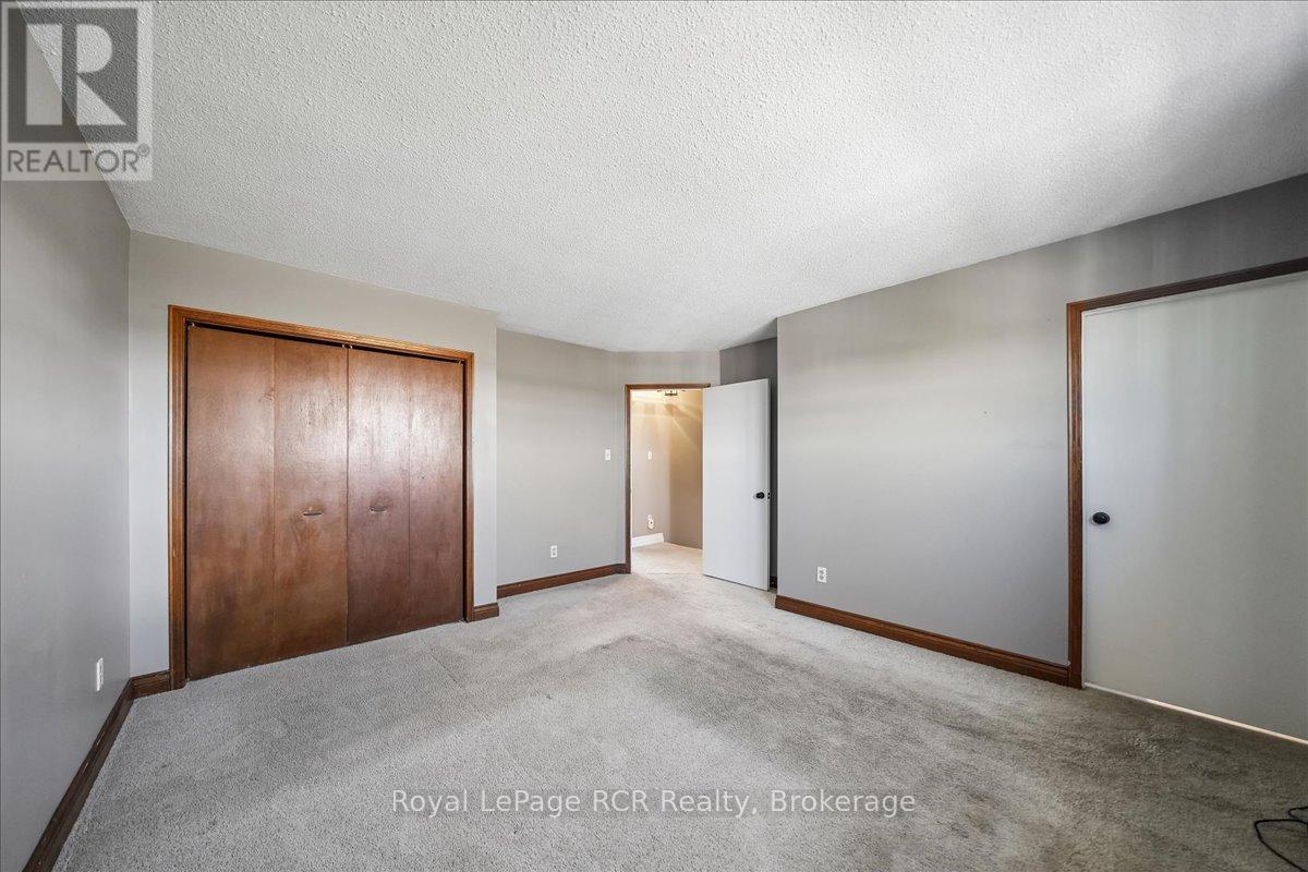 883 30th Street W, Georgian Bluffs, Ontario N4K 6V5 - Photo 21 - X12966186