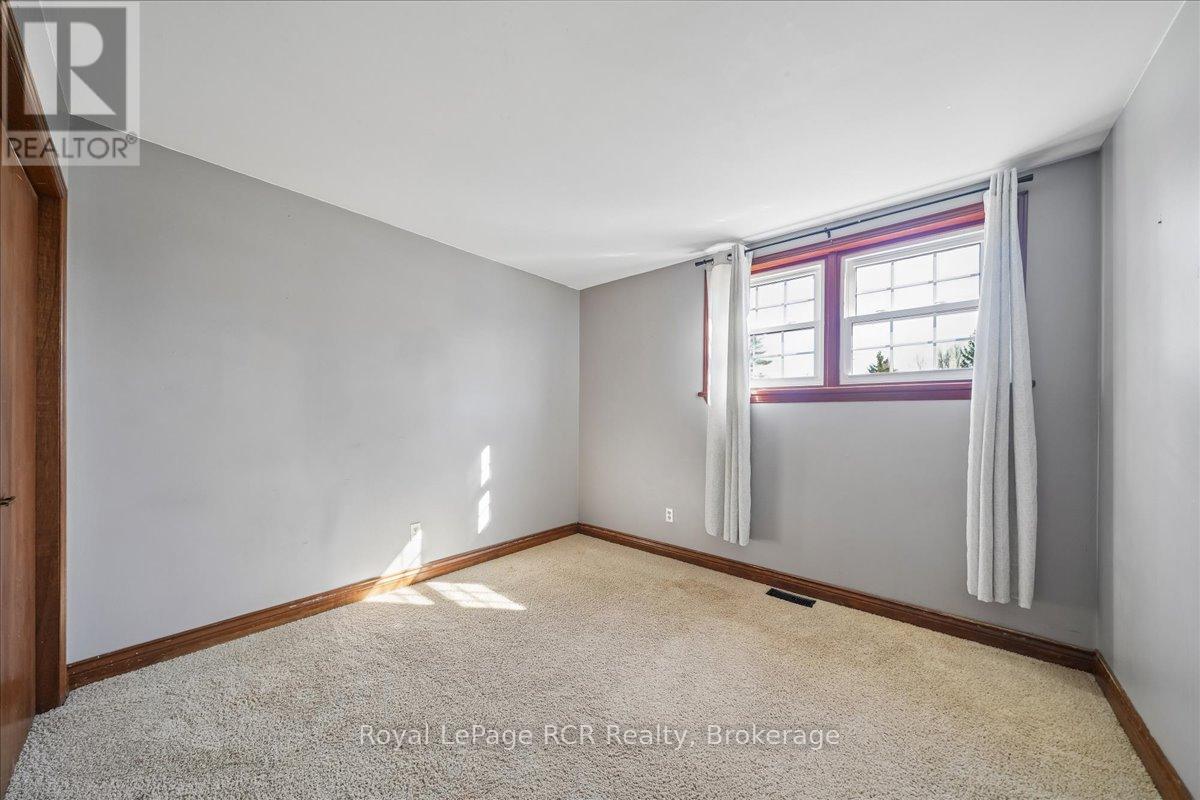 883 30th Street W, Georgian Bluffs, Ontario N4K 6V5 - Photo 27 - X12966186