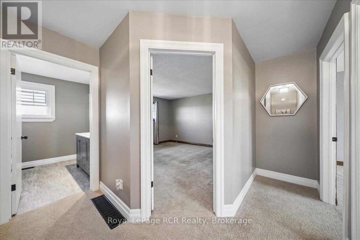 883 30th Street W, Georgian Bluffs, Ontario N4K 6V5 - Photo 18 - X12966186