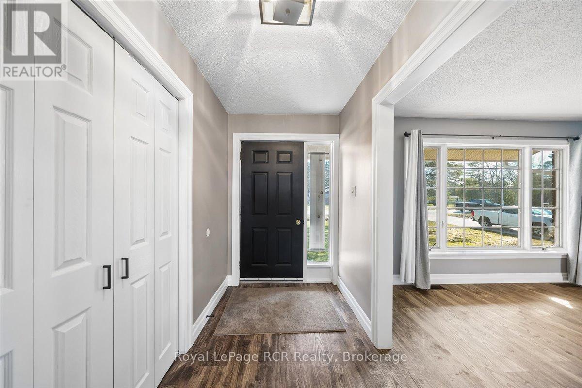 883 30th Street W, Georgian Bluffs, Ontario N4K 6V5 - Photo 4 - X12966186