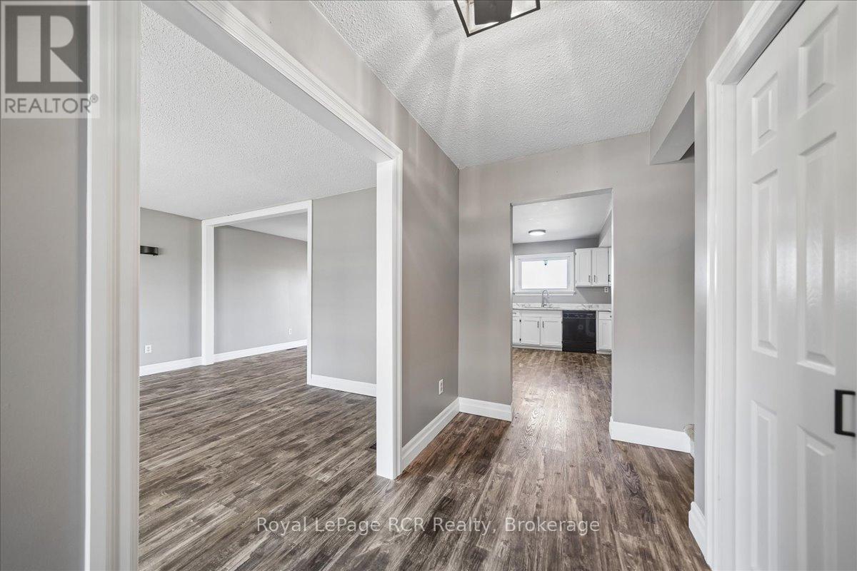 883 30th Street W, Georgian Bluffs, Ontario N4K 6V5 - Photo 16 - X12966186