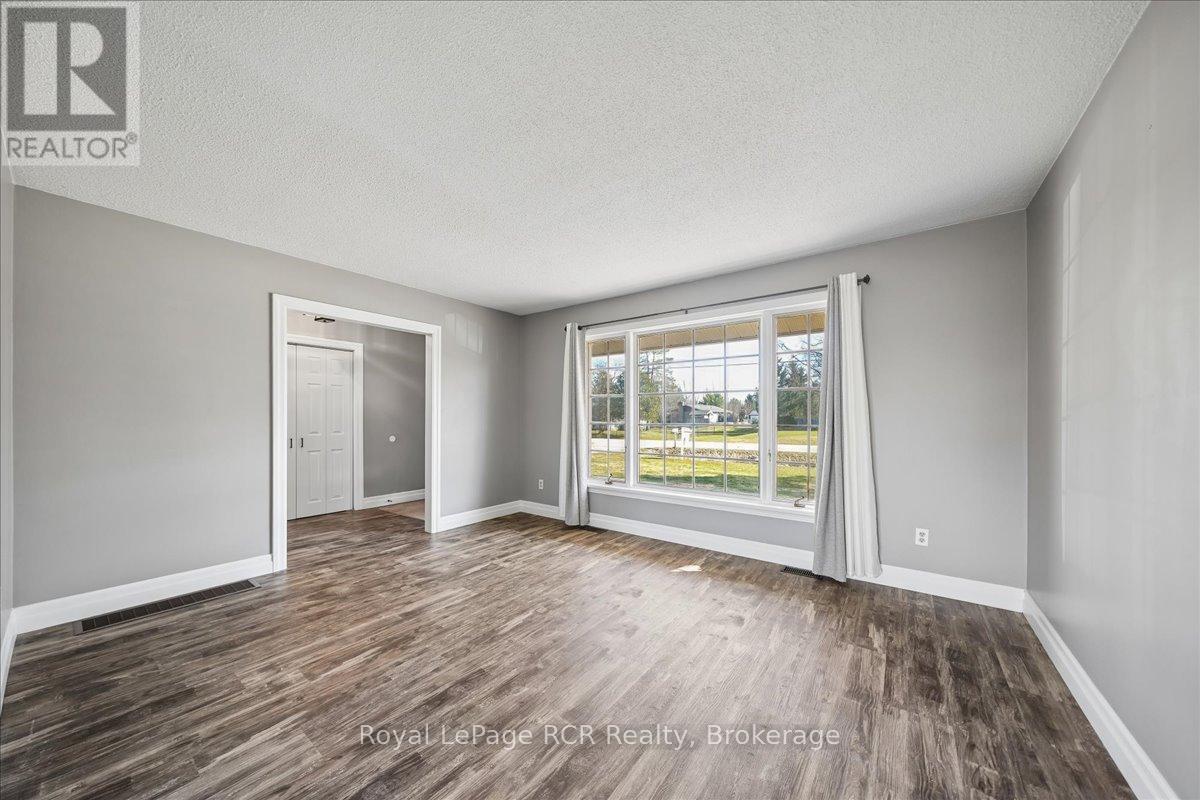 883 30th Street W, Georgian Bluffs, Ontario N4K 6V5 - Photo 6 - X12966186